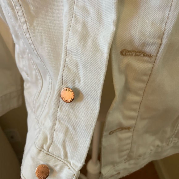 Free People White Jean Jacket Classic Style XS Trucker Oversized Fit - Picture 2 of 9